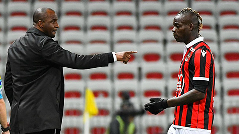 Balotelli hả hê ra mặt sau khi Vieira bị sa thải